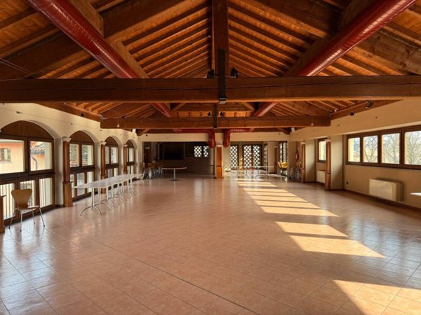 negozio in affitto ad Arcore