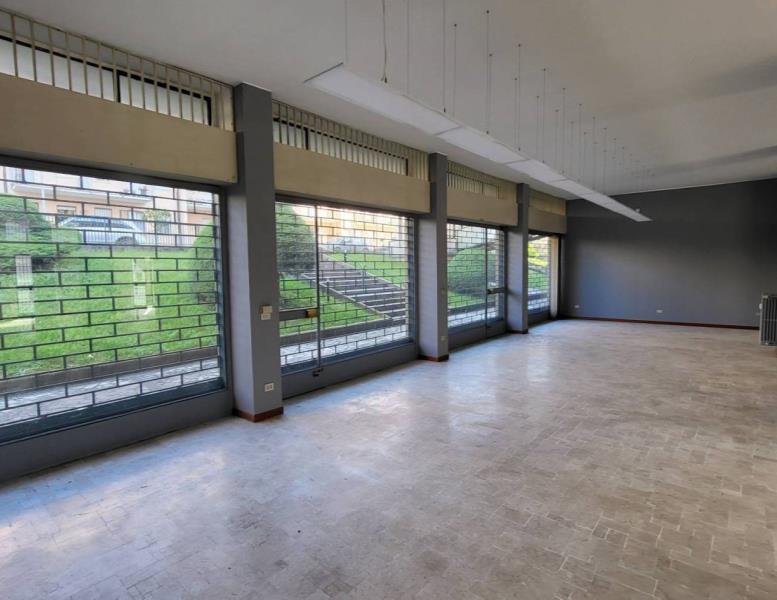 locale commerciale in affitto ad Arcore