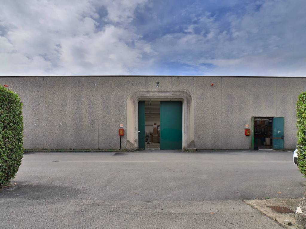 locale commerciale in affitto ad Arcore