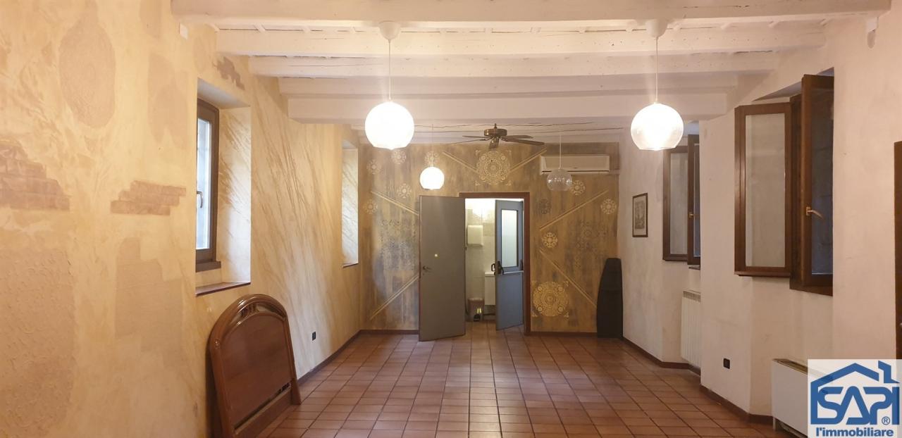 negozio in affitto ad Arcore