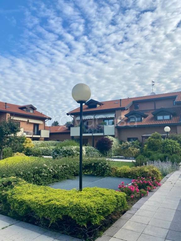 appartamento in affitto ad Arcore