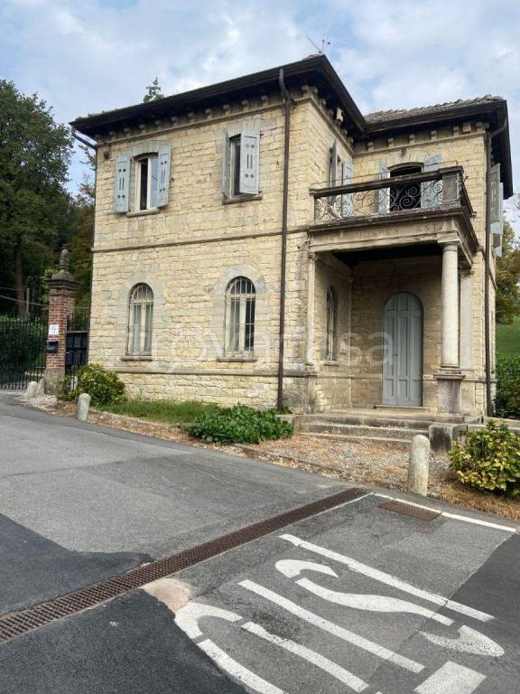 appartamento in affitto ad Arcore