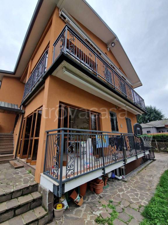 appartamento in affitto ad Arcore