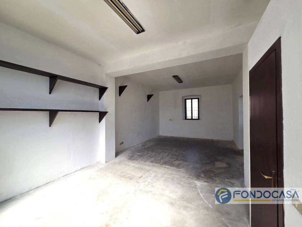 locale commerciale in affitto a Barlassina