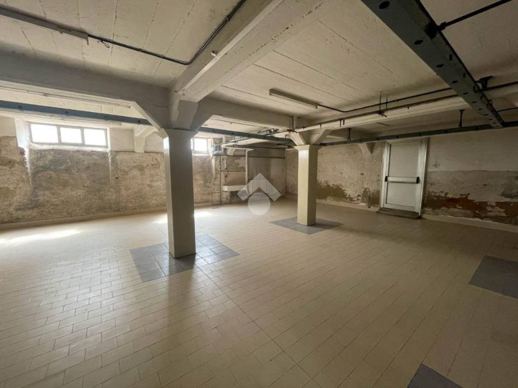 locale commerciale in affitto a Bernareggio