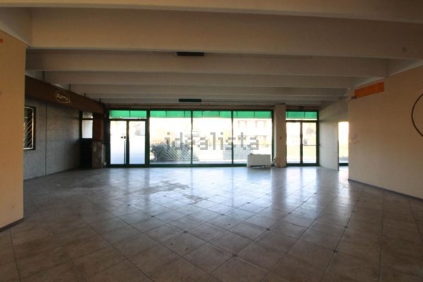 negozio in affitto a Bernareggio