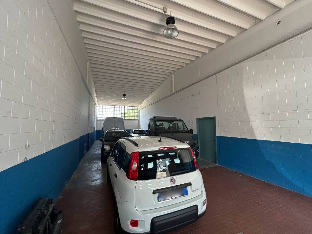 locale commerciale in affitto a Bernareggio