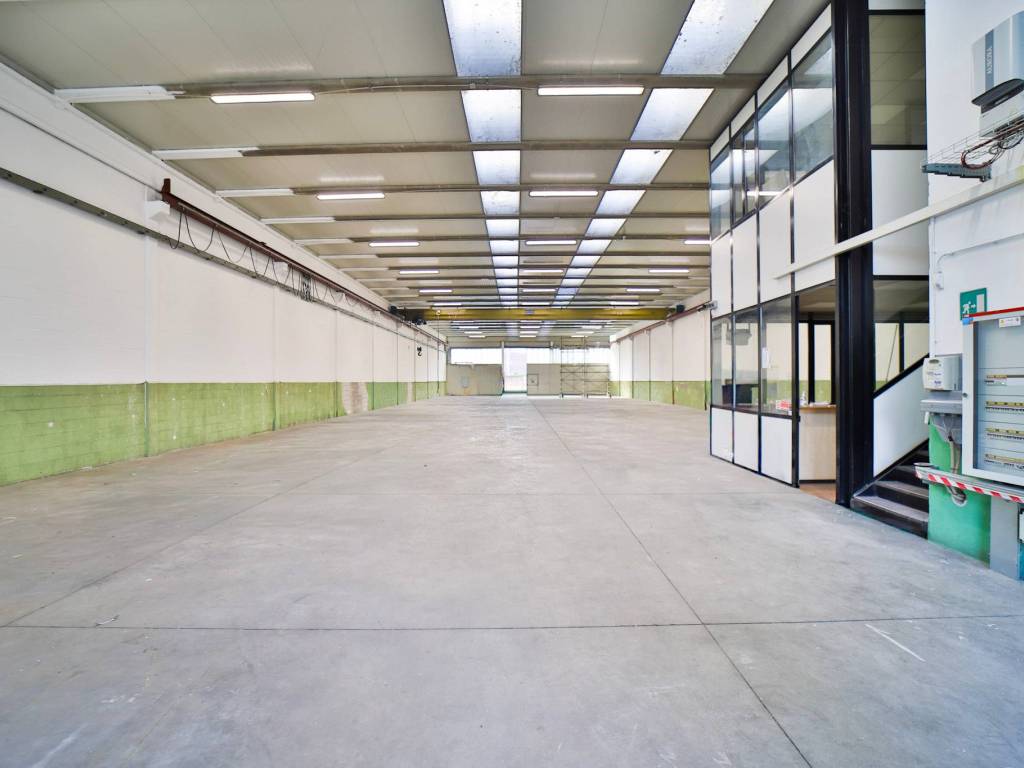 locale commerciale in affitto a Bernareggio