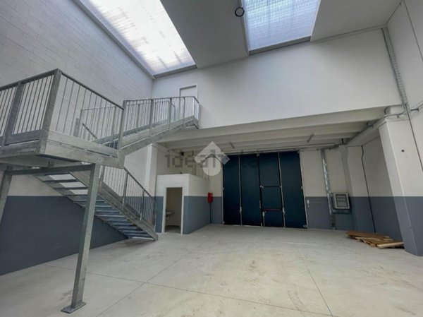 capannone in affitto a Bernareggio