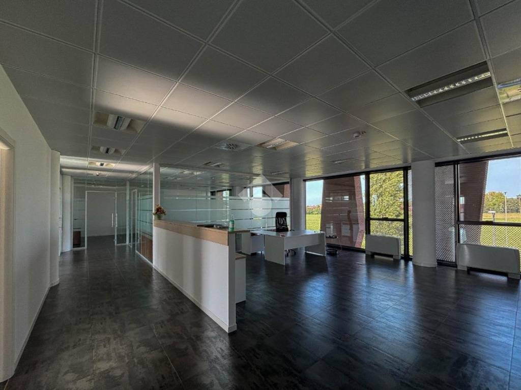 ufficio in affitto a Bernareggio in zona Villanova