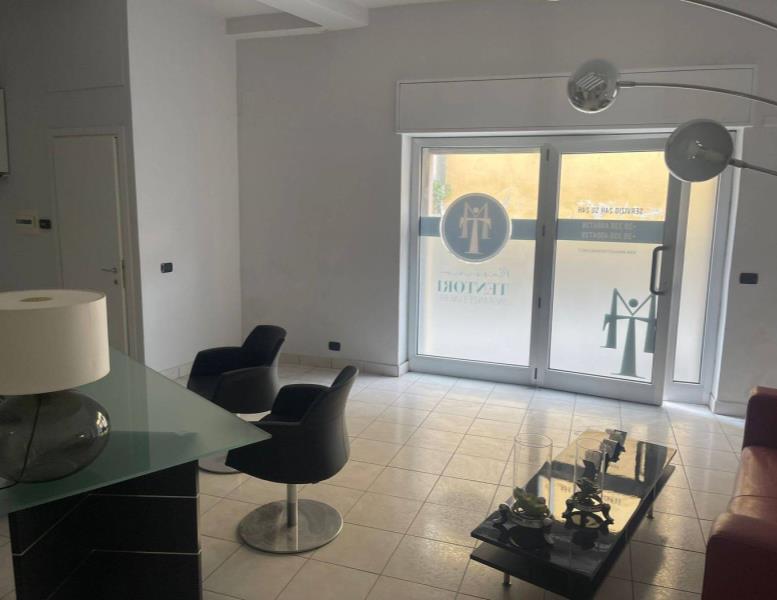 locale commerciale in affitto a Besana in Brianza