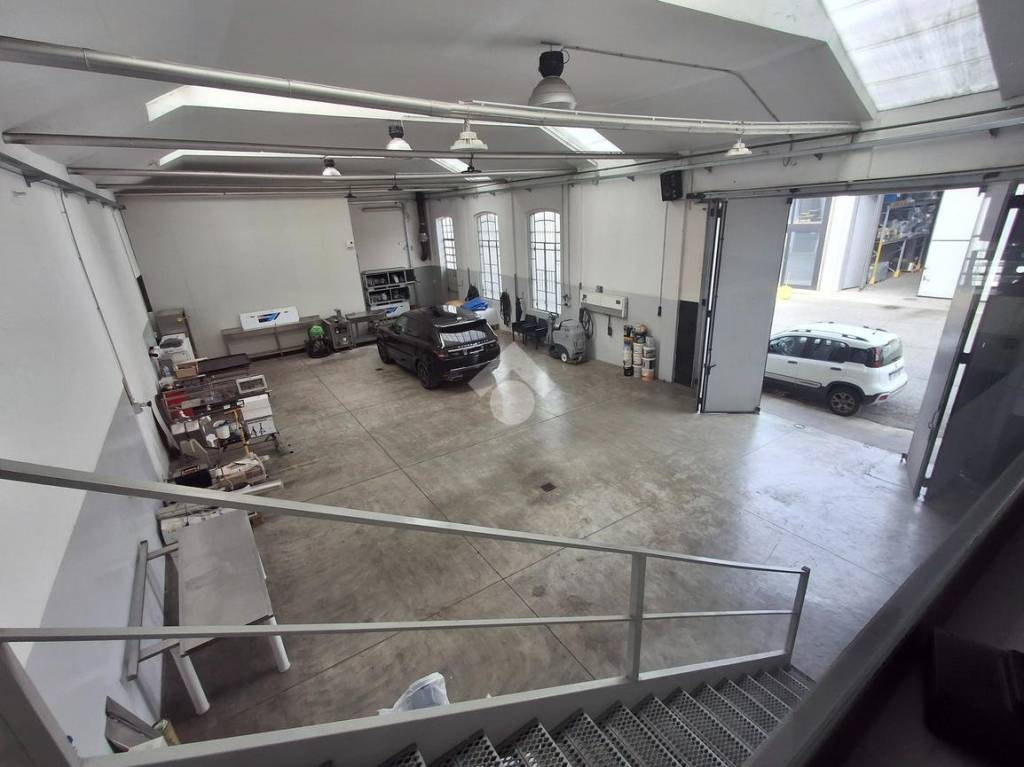 locale commerciale in affitto a Besana in Brianza in zona Montesiro