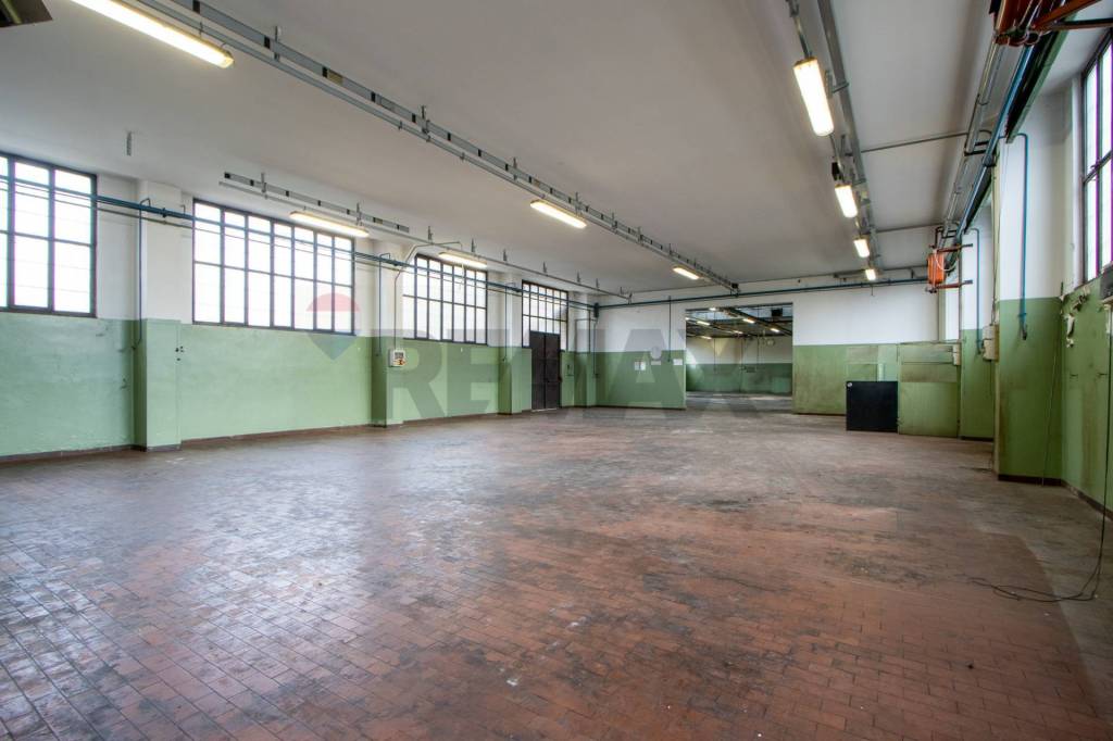 locale commerciale in affitto a Besana in Brianza