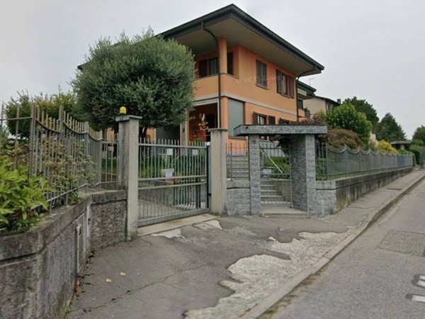 negozio in affitto a Besana in Brianza