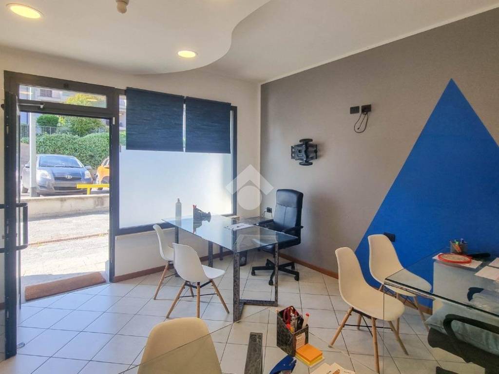 negozio in affitto a Besana in Brianza