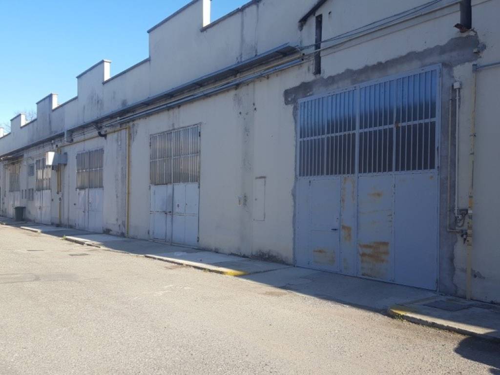 locale commerciale in affitto a Besana in Brianza