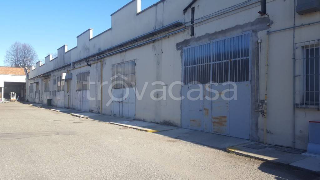 locale commerciale in affitto a Besana in Brianza