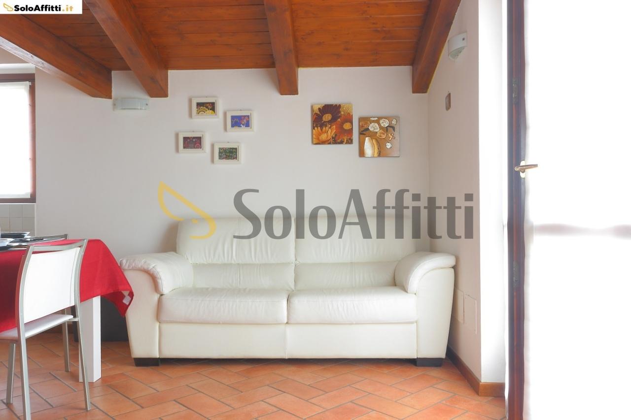 appartamento in affitto a Besana in Brianza in zona Montesiro