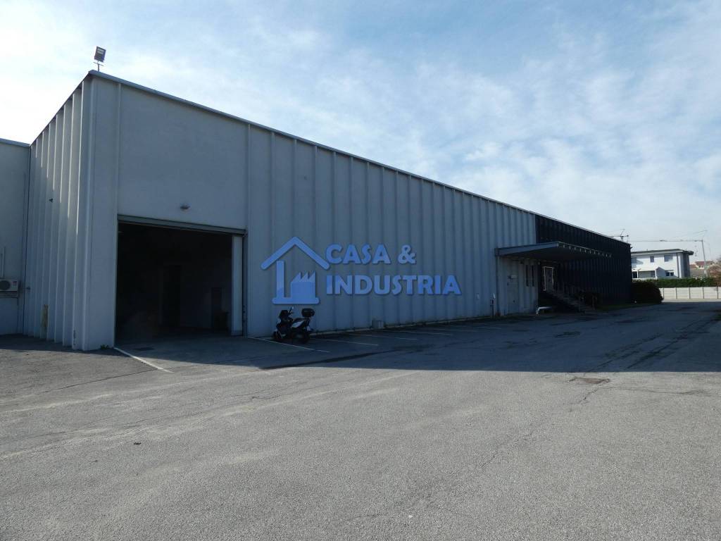 locale commerciale in affitto a Biassono