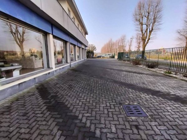 negozio in affitto a Biassono