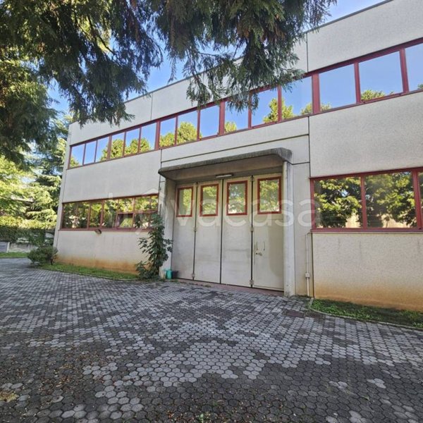 locale commerciale in affitto a Biassono