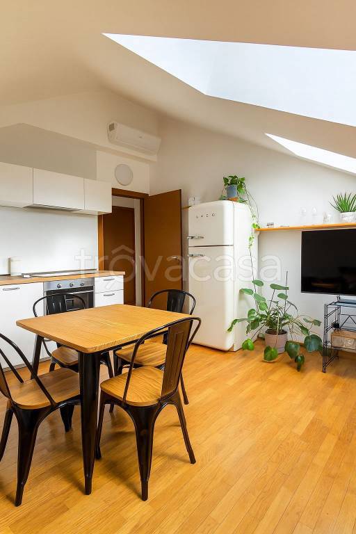 appartamento in affitto a Biassono