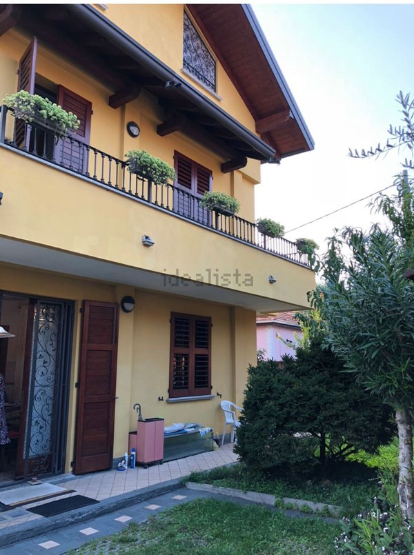 casa indipendente in affitto a Biassono