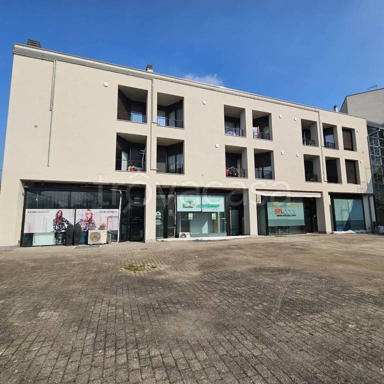 negozio in affitto a Biassono