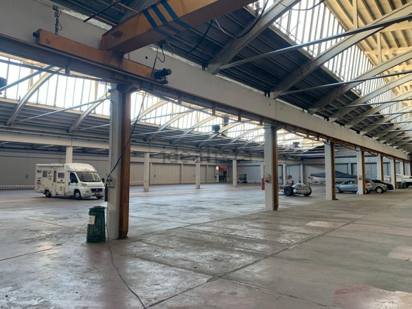 capannone in affitto a Biassono