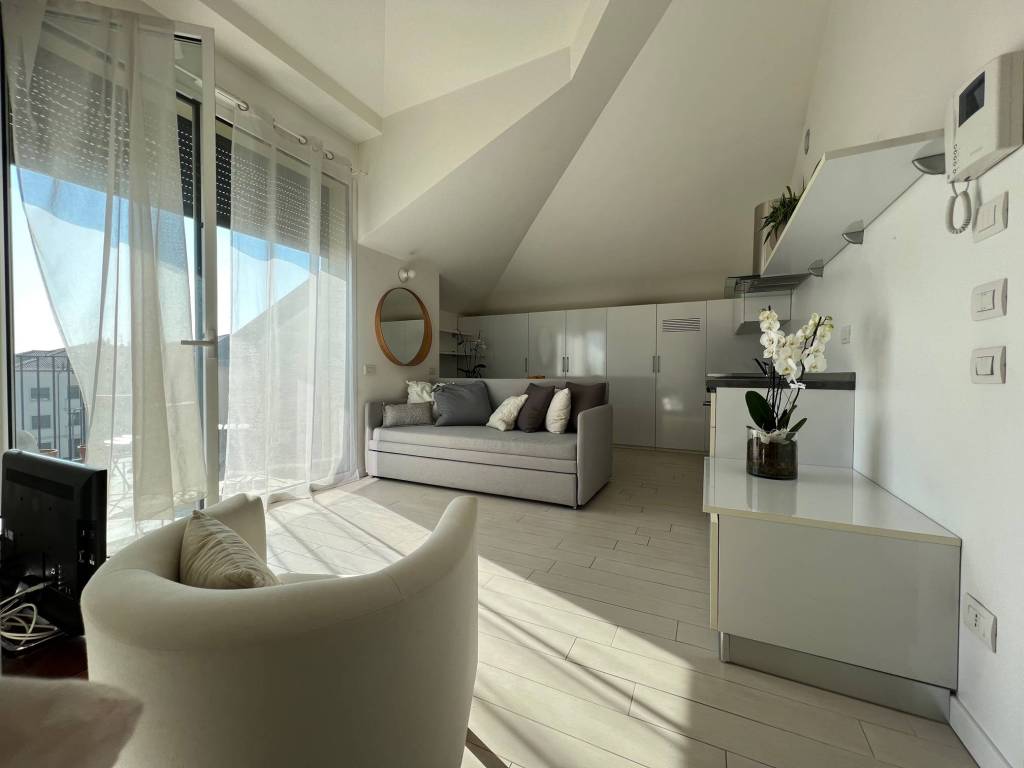 appartamento in affitto a Biassono