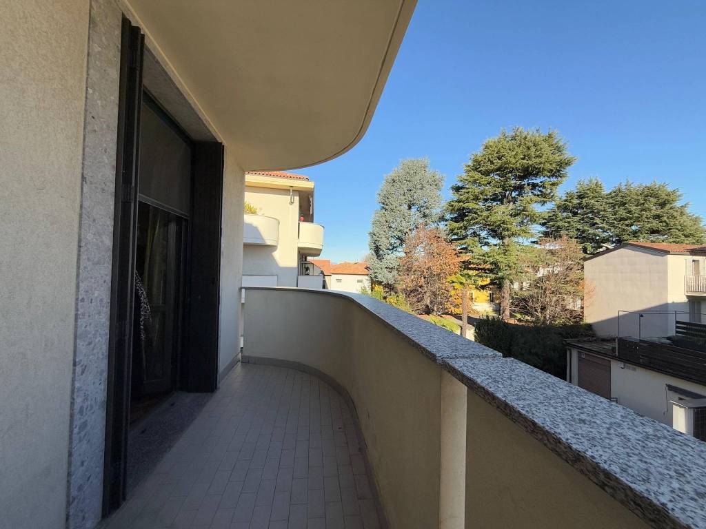 appartamento in affitto a Biassono