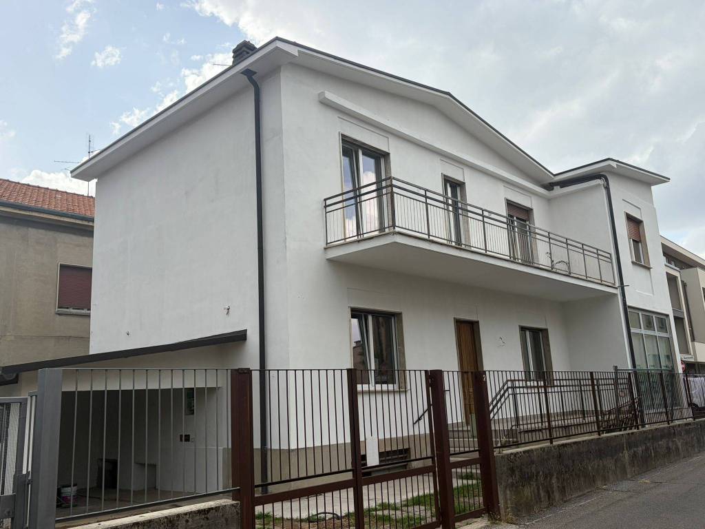 appartamento in affitto a Biassono