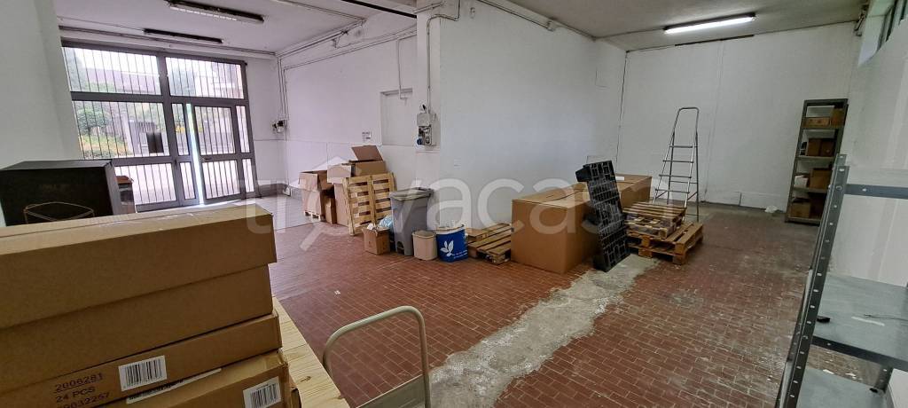 locale commerciale in affitto a Bovisio-Masciago