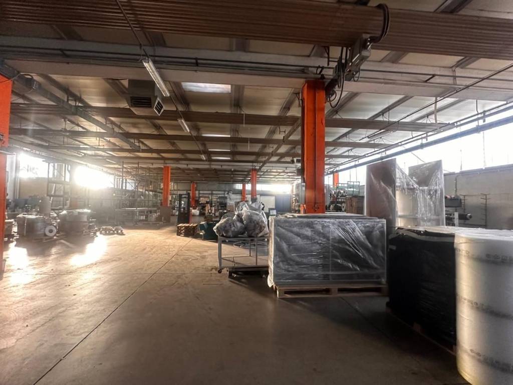 locale commerciale in affitto a Bovisio-Masciago