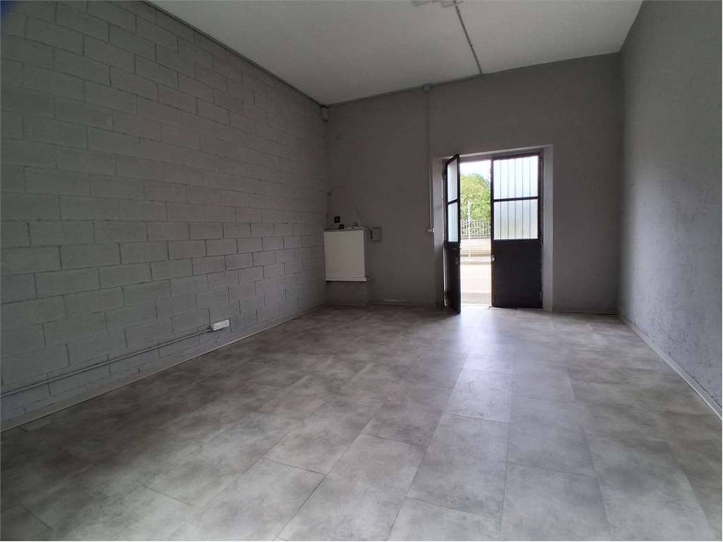 locale commerciale in affitto a Bovisio-Masciago