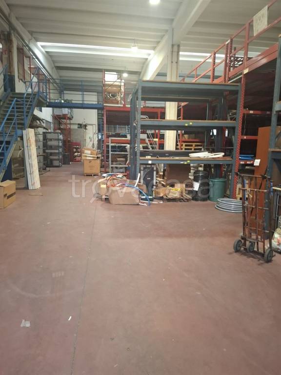 locale commerciale in affitto a Bovisio-Masciago