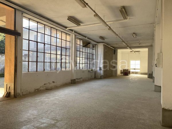 locale commerciale in affitto a Bovisio-Masciago