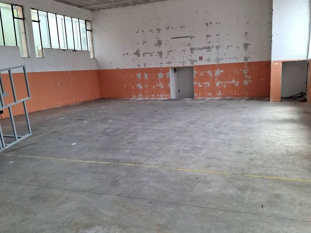 locale commerciale in affitto a Bovisio-Masciago