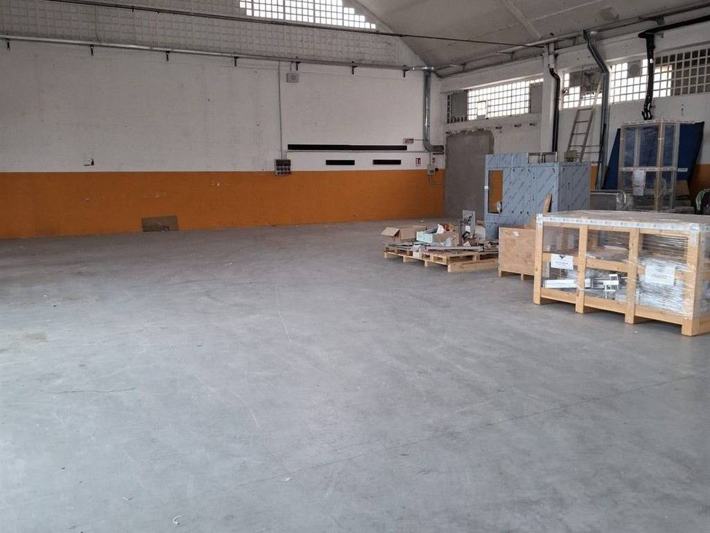 locale commerciale in affitto a Bovisio-Masciago