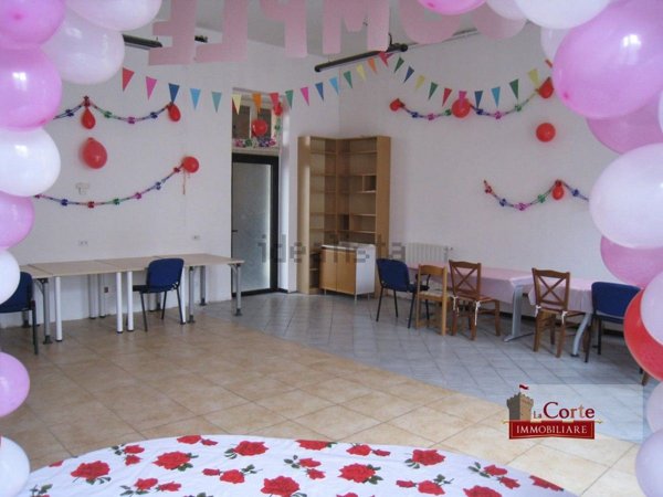 locale commerciale in affitto a Bovisio-Masciago
