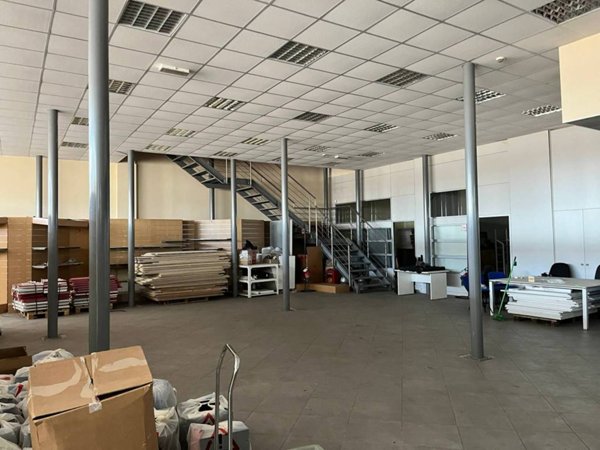locale commerciale in affitto a Brugherio