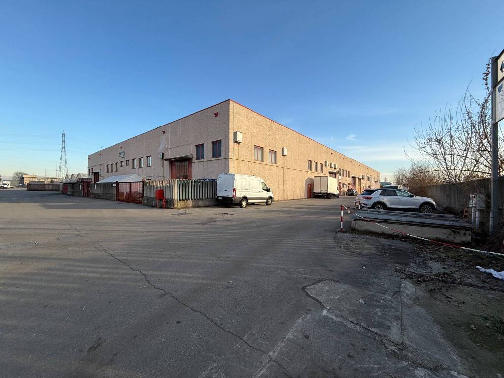 locale commerciale in affitto a Brugherio