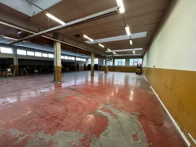 locale commerciale in affitto a Brugherio