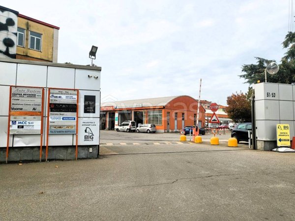 locale commerciale in affitto a Brugherio