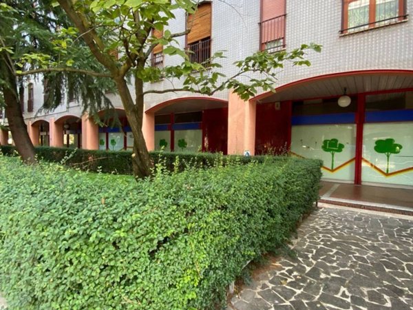 negozio in affitto a Brugherio