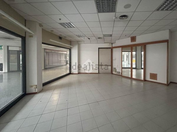 negozio in affitto a Brugherio