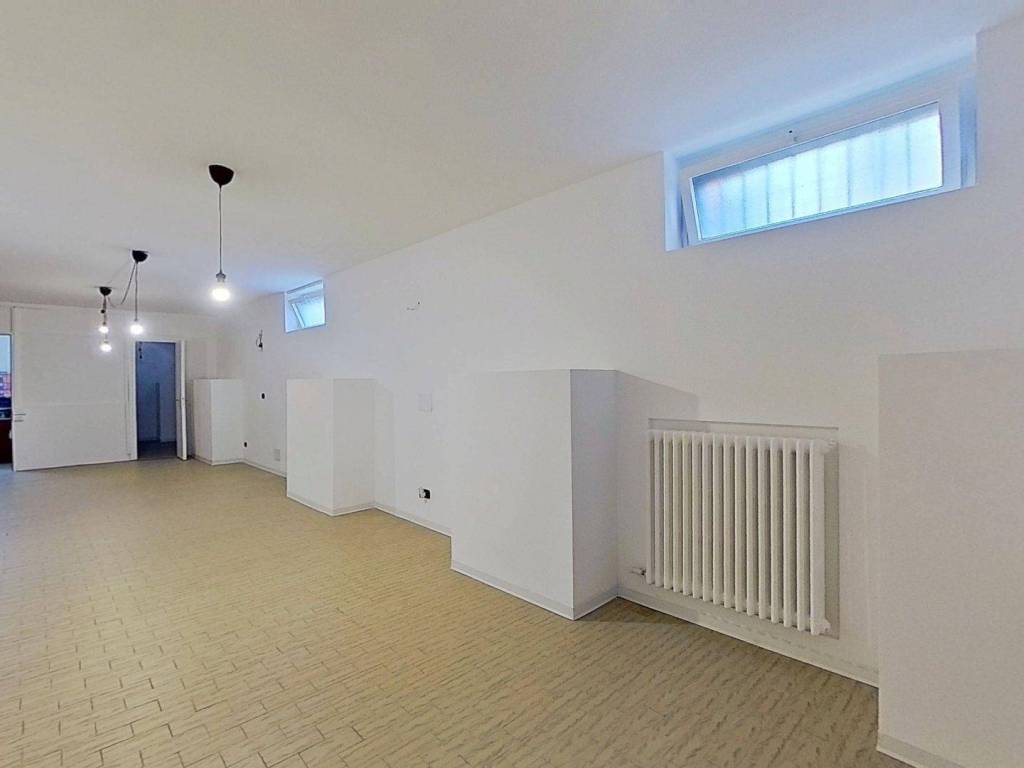 locale commerciale in affitto a Brugherio