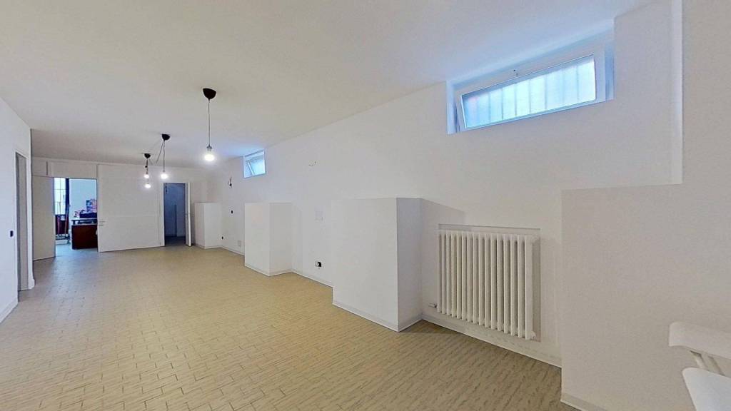 locale commerciale in affitto a Brugherio