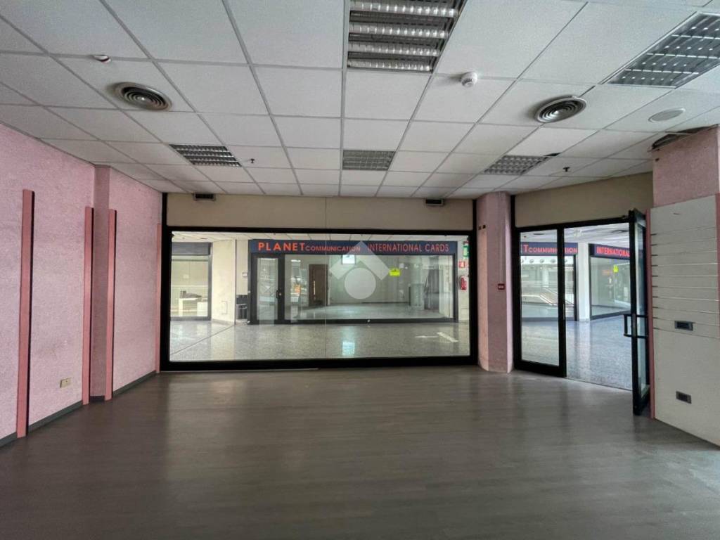 negozio in affitto a Brugherio