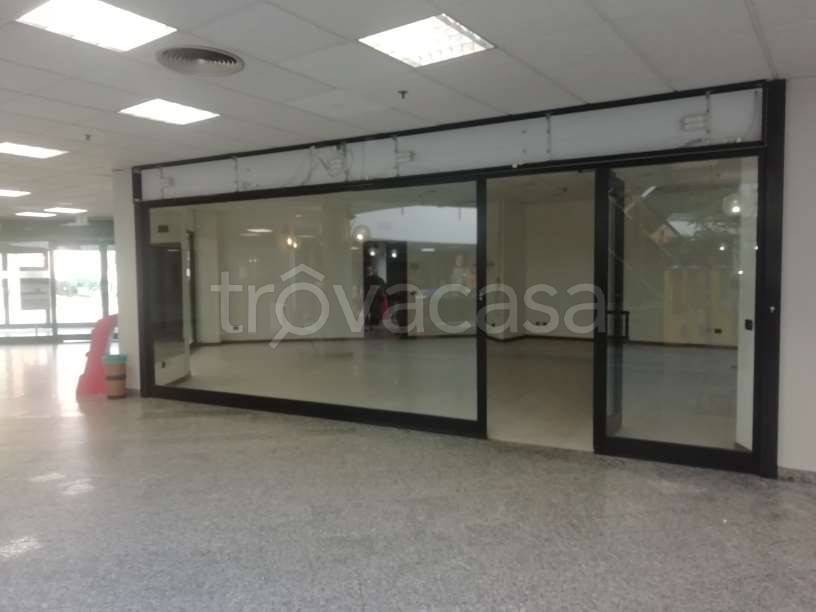 negozio in affitto a Brugherio